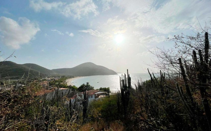 Se vende casa colonial con vista al mar en Playa Zaragoza – Isla de Margarita