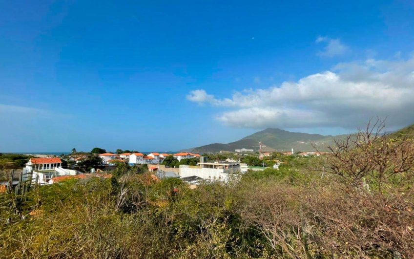 Se vende casa colonial con vista al mar en Playa Zaragoza – Isla de Margarita