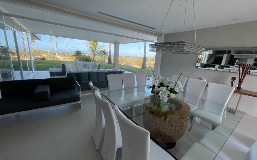 Se vende casa de lujo con piscina y vista al mar en Manantial de Guayamuri – Enclave Margarita