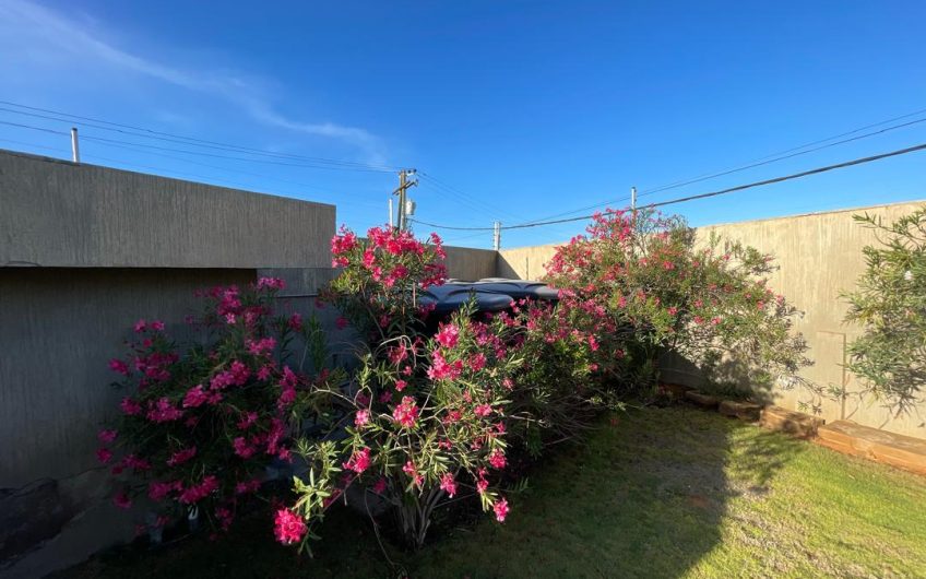 Se vende casa de lujo con piscina y vista al mar en Manantial de Guayamuri – Enclave Margarita