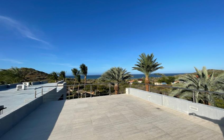 Se vende casa de lujo con piscina y vista al mar en Manantial de Guayamuri – Enclave Margarita