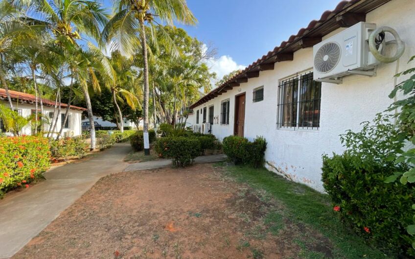 Se vende casa a solo unos minutos de Playa Parguito y Playa El Agua – Tejas Rojas.