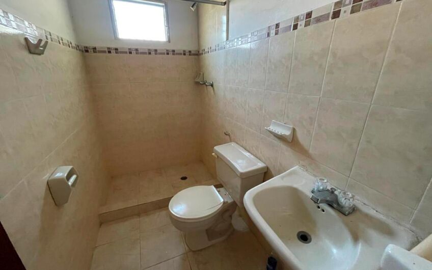 Se vende casa a solo unos minutos de Playa Parguito y Playa El Agua – Tejas Rojas.