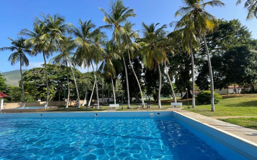 Se vende casa a solo unos minutos de Playa Parguito y Playa El Agua – Tejas Rojas.