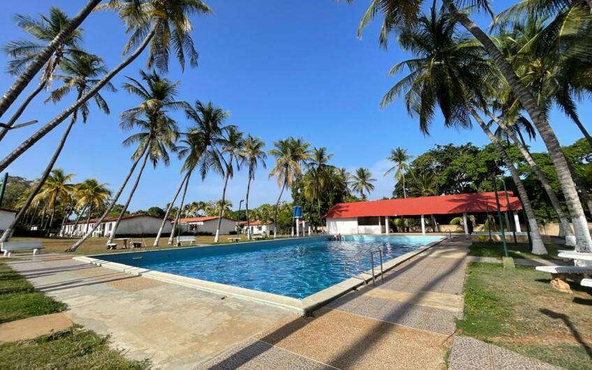 Se vende casa a solo unos minutos de Playa Parguito y Playa El Agua – Tejas Rojas.