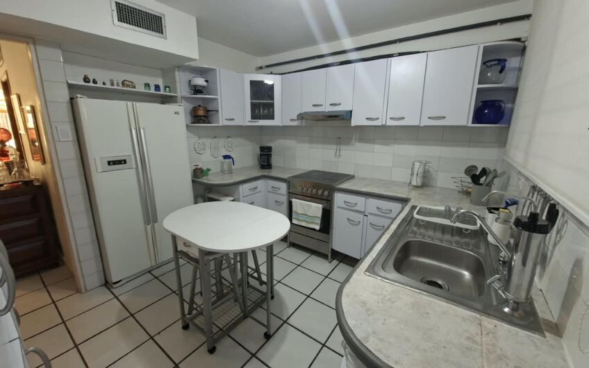 Se vende enorme Townhouse 3 hab. de oportunidad en Urb. Las Tunas. Isla Margarita