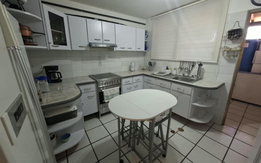 Se vende enorme Townhouse 3 hab. de oportunidad en Urb. Las Tunas. Isla Margarita