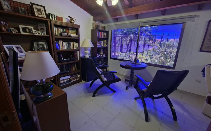 Se vende enorme Townhouse 3 hab. de oportunidad en Urb. Las Tunas. Isla Margarita