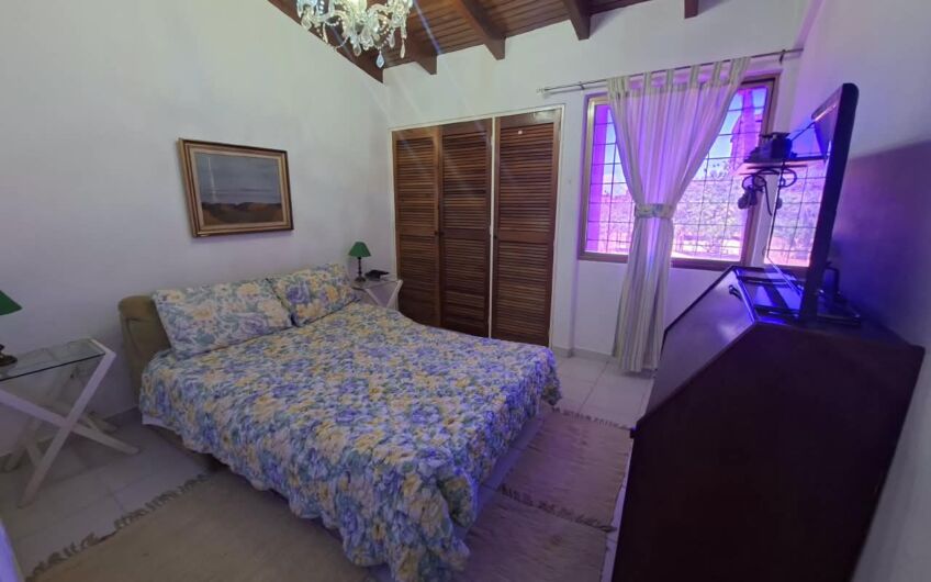 Se vende enorme Townhouse 3 hab. de oportunidad en Urb. Las Tunas. Isla Margarita