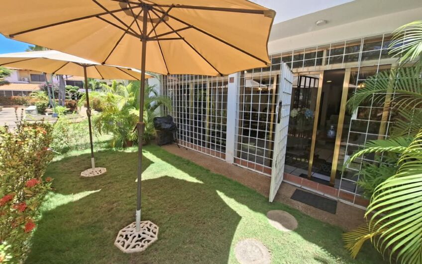 Se vende enorme Townhouse 3 hab. de oportunidad en Urb. Las Tunas. Isla Margarita