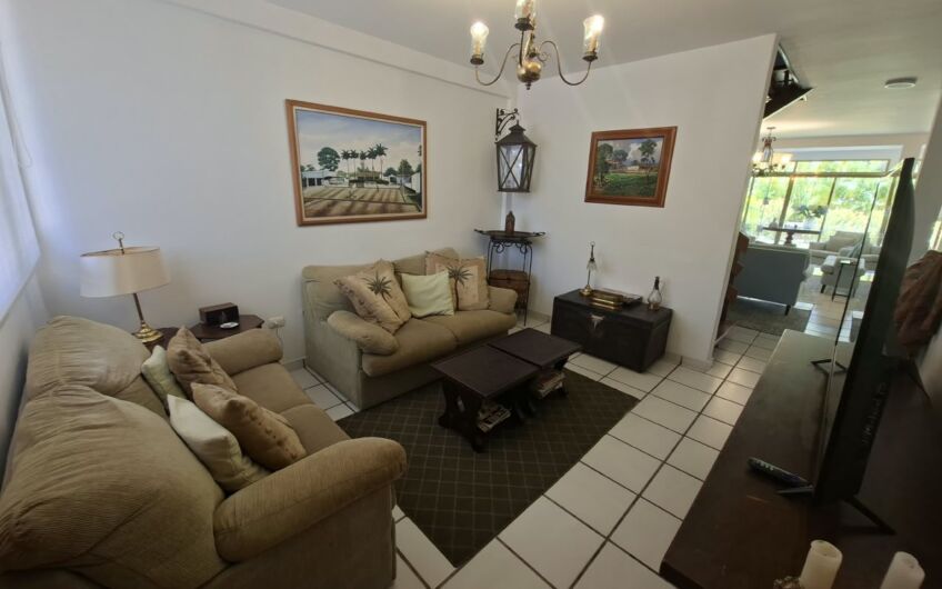 Se vende enorme Townhouse 3 hab. de oportunidad en Urb. Las Tunas. Isla Margarita