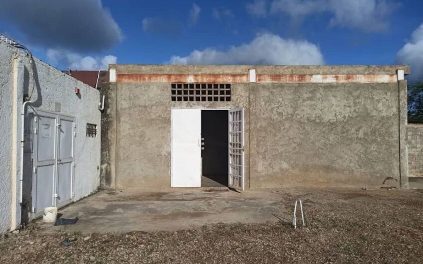 Se vende de Oportunidad galpón y local comercial con terreno en Juangriego