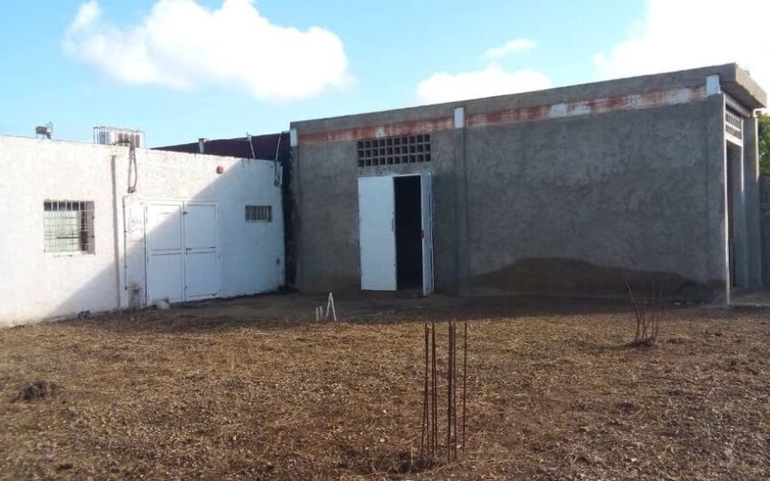 Se vende de Oportunidad galpón y local comercial con terreno en Juangriego